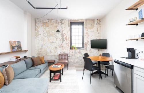 Westown Apartment | Brewery District 2-Story 2BR Apt Near Fiserv with Rooftop, Gym, and Parking