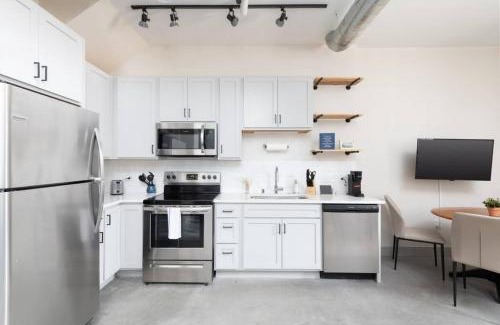 Westown Apartment | Brewery District 2-Story 2BR Apt Near Fiserv with Rooftop, Gym, and Parking