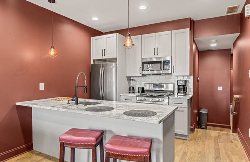 Brewerytown Apartment | Brewerytown 3BR Modern Retreat