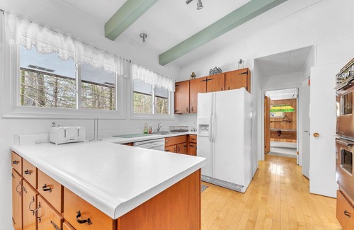 Bluewater Cottage | Brewster Beach House: Steps From The Beach In Southcott!