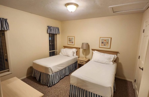 Brewster Resort | Brewster Green Resort 3-bedroom unit w/2 pools-one indoor, hot tub, fitness room