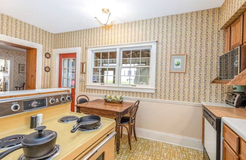Galena Condo | Briarstone Inn | Historic 7-Room Inn w/Private Baths | Walk to Downtown Galena
