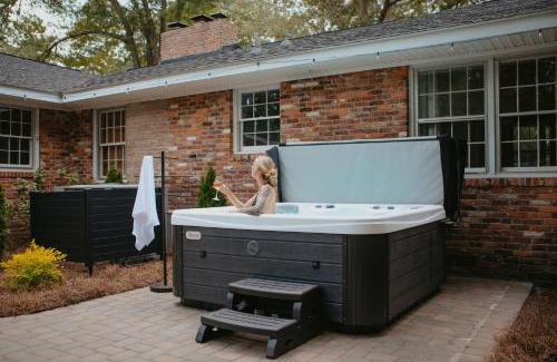 Aiken House | Briarwood Cottage Hot Tub Putt Putt Games