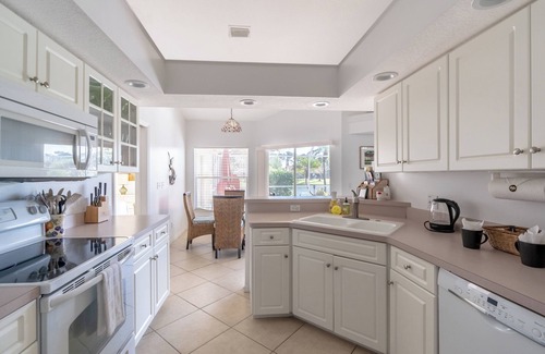 Central Naples House | Briarwood Palms - Fabulous Lakeside Home with private pool, Briarwood, Naples