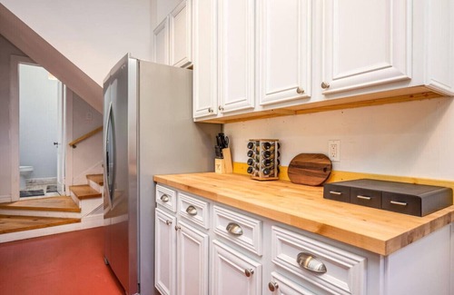 Sylvan Hills House | Brick & Beam Studio - Minutes away from Atlanta!
