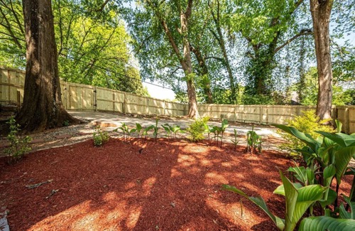 Sylvan Hills House | Brick & Beam Studio - Minutes away from Atlanta!