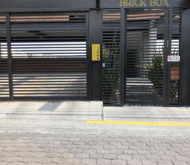 Queretaro Apartment | Brick Box Studio con Terraza