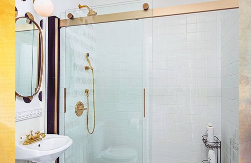 Westlake Apartment | Brick & Breeze: Your Stylish Near DTLA Hideaway!