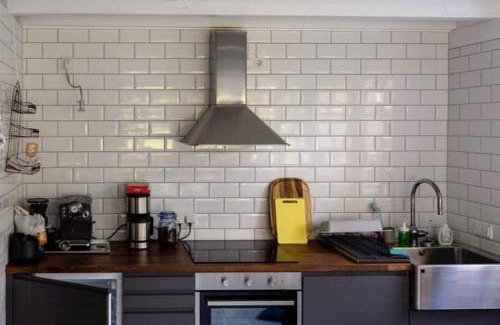Hoden House | Brick House In Secluded Setting