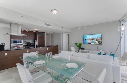 Downtown Miami Apartment | Brickell Oasis: Pool + Views