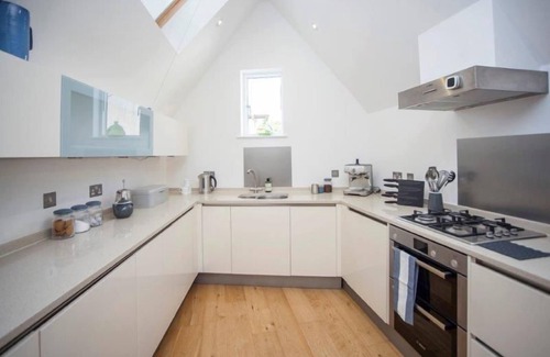 Bath House | Bridge Lock Mews | Luxury Canal Front Mews House - with parking