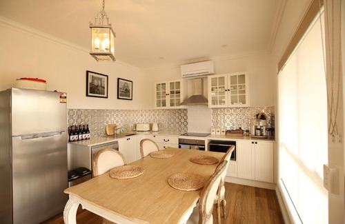 Richmond Villa | Bridgecroft Villa - French Provincial in Richmond with spa
