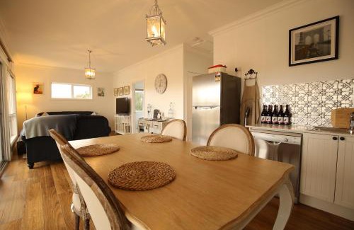 Richmond Villa | Bridgecroft Villa - French Provincial in Richmond with spa