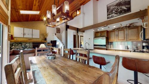 Ketchum House | Bridgepoint Condo 24