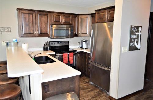 Arnolds Park Villa | Bridges Bay Vacation Cabin 279