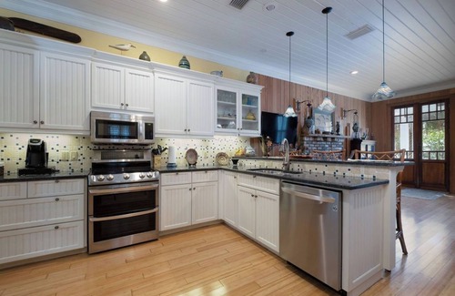 Cedar Key House | Bridges Cottage - Vintage in Heart of Cedar Key!