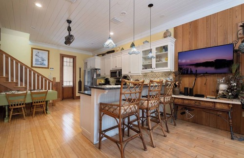 Cedar Key House | Bridges Cottage - Vintage in Heart of Cedar Key!