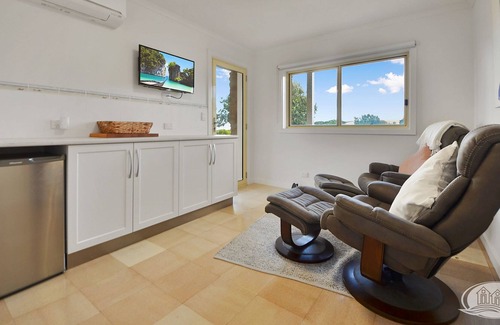 Cape Bridgewater Apartment | Bridgey Escape - Newly renovated with ocean views!!