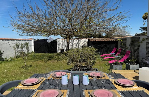 Saint-Clement-des-Baleines House | Bright house near the sea. Lovely decor, large enclosed garden. Car parking