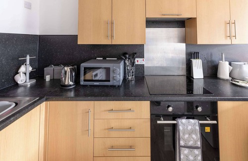 Southend-on-Sea Apartment | Bright 1 Bed Harbour-side Apartment with Sea Views