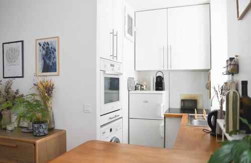 Combat Apartment | Bright 1 bedroom apartment - near park