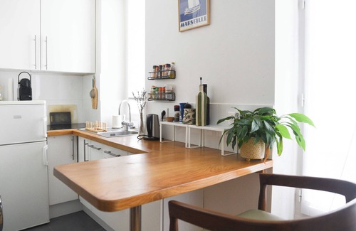 Combat Apartment | Bright 1 bedroom apartment - near park