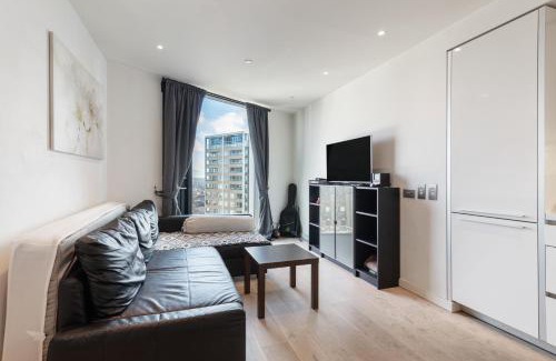 Elephant and Castle House | Bright 1 Bedroom Apartment in Elephant and Castle