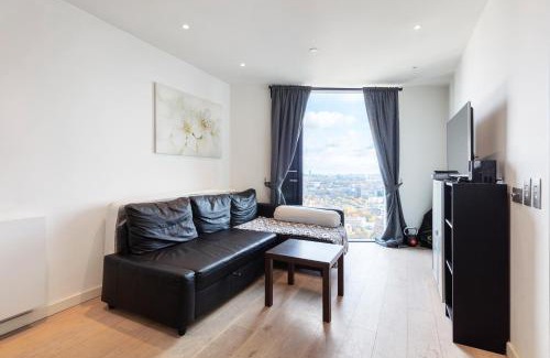 Elephant and Castle House | Bright 1 Bedroom Apartment in Elephant and Castle