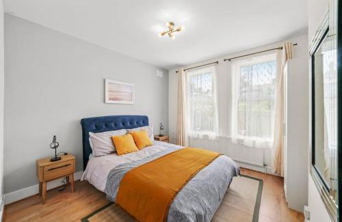 Lea Bridge Apartment | Bright 2 Bed Perfect Central Hub