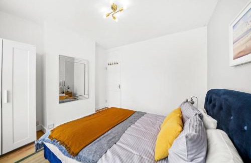 Lea Bridge Apartment | Bright 2 Bed Perfect Central Hub