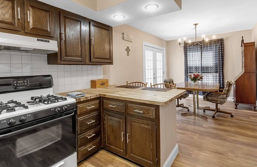 North Tonawanda Apartment | Bright 2 bedroom in North Tonawanda