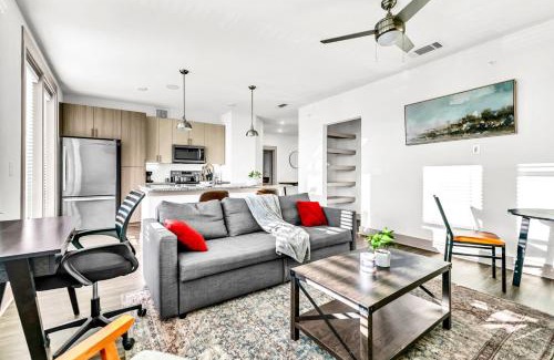 Fort Worth Apartment | Bright 2BD 2BA Suite Gym and Pool City Center Stay