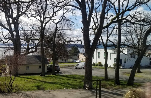 Oak Harbor House | Bright 2bd home, water view, close to old town.