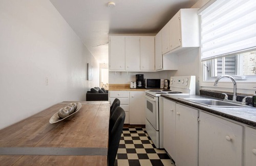 Plateau Mont Royal Apartment | Bright 2BR in Plateau Mont-Royal | Downtown
