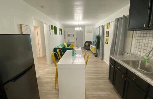 Detroit House | Bright 3 BDR HOME/King size beds