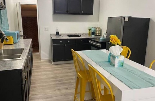 Detroit House | Bright 3 BDR HOME/King size beds