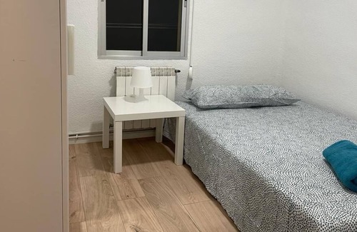 Carabanchel Apartment | Bright 3-bedroom apartment with balcony and Wifi