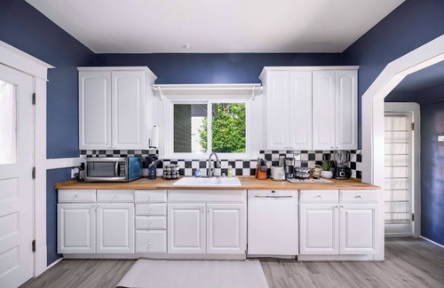 University District House | Bright 3BR Home Near UW/Children Hospital w| gym