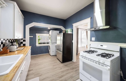 University District House | Bright 3BR Home Near UW/Children Hospital w| gym