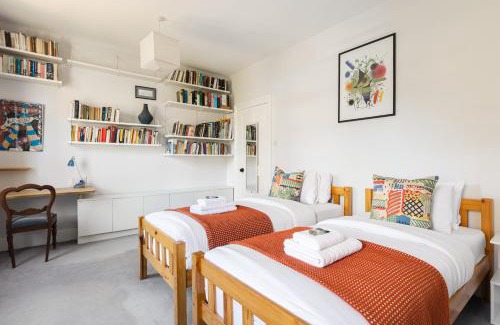 Brockley Apartment | Bright 3BR House with Garden
