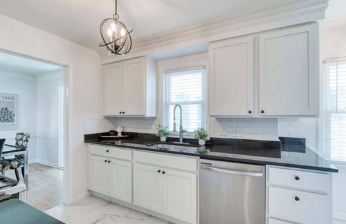 Cleveland House | Bright 3BR Retreat w/4-Season Sunroom & Modern Touches