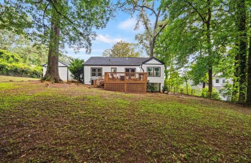 Church Street House | Bright 3BR Upstairs Unit - Summerhill