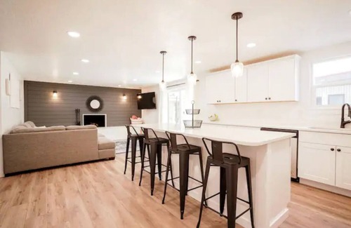 Ogden House | Bright 5-BDR Home in the heart of Ogden-3600 sq.ft