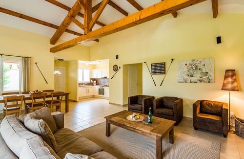 Les Forges House | Bright 6-person villa in the heart of the Gâtine regionRental March to October