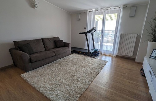 Pescara Apartment | Bright 8th-floor penthouse with sea view 7 minutes' walk from the beach.