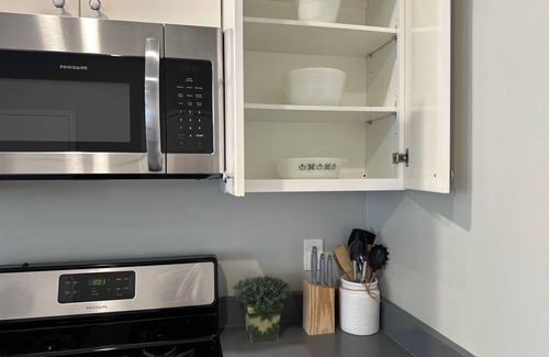 Albany Apartment | Bright & Airy 1 BDRM Private Apartment