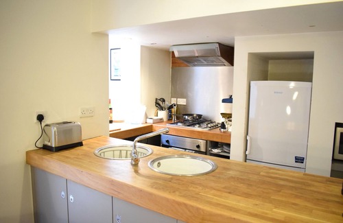 Finsbury Park Apartment | Bright & Airy | 1 Bed | Private Garden | Archway