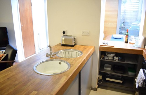 Finsbury Park Apartment | Bright & Airy | 1 Bed | Private Garden | Archway