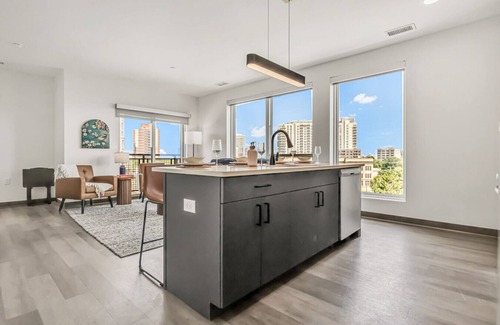 University Circle Apartment | Bright & Airy 2BR | Cleveland Clinic