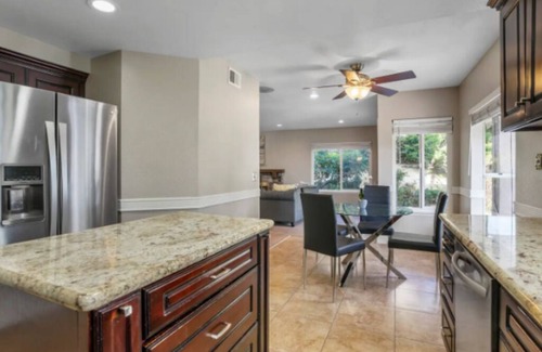Walnut House | Bright & Airy 3 BDRM Home w/Pool Table & Hot Tub